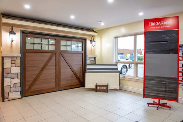 Portes Ram Doors showroom with all garage door samples and wood-finish door perfect for a Traditional, Contemporary or Carriage house