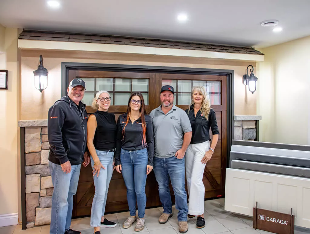 Portes Ram Doors expert team is ready to advise in the showroom for Residential or Commercial Garage Door in Ottawa